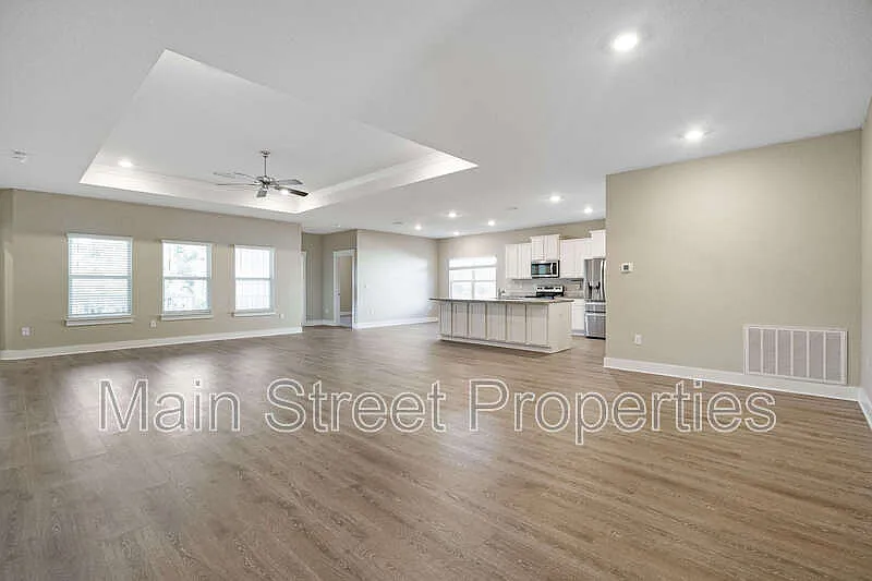 4 bed, 3.0 bath, 2304 sqft, $2,395 — Photo 2