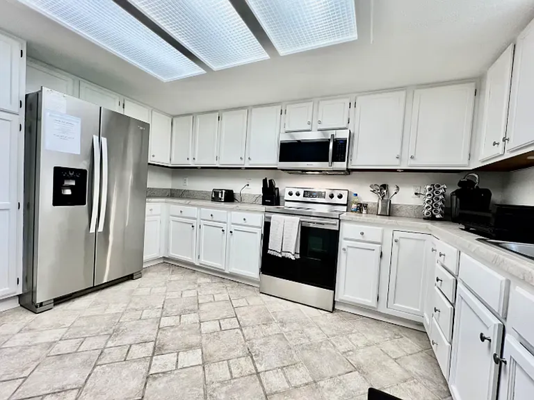 6556 Yankee Rd — Photo 3