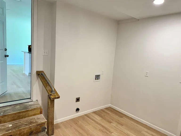 1421 S Scullin Ave — Photo 6