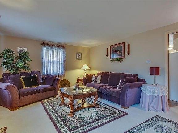 3rd image of 604 Manchester Dr