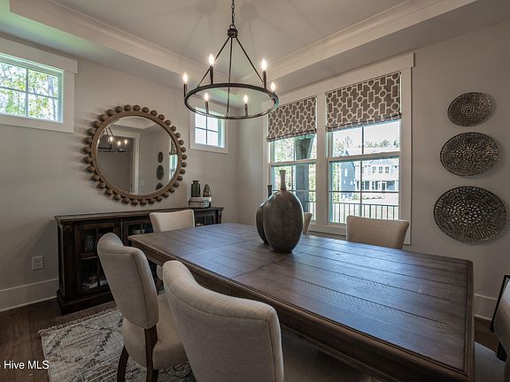 4th image of 400 Heidi May Way