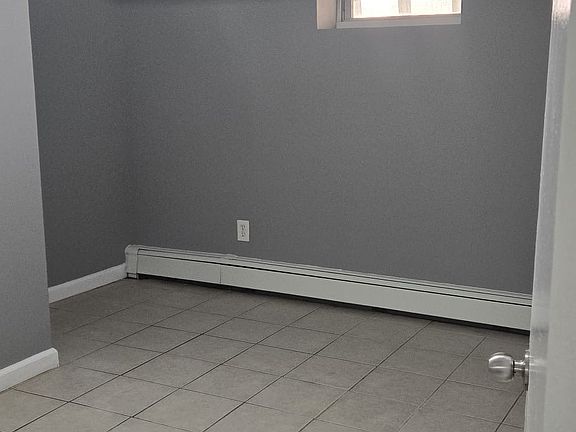 4th image of 137 244th St