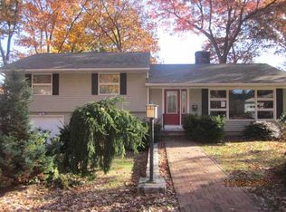 17 Carver Rd, Cranston, RI 02920