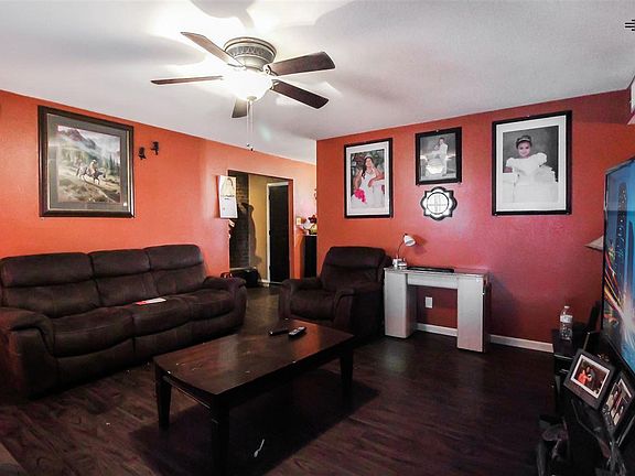 2nd image of 708 W Sockwell St