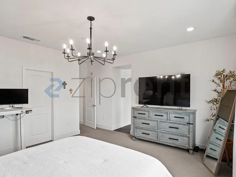 5996 Markham Dr — Photo 22