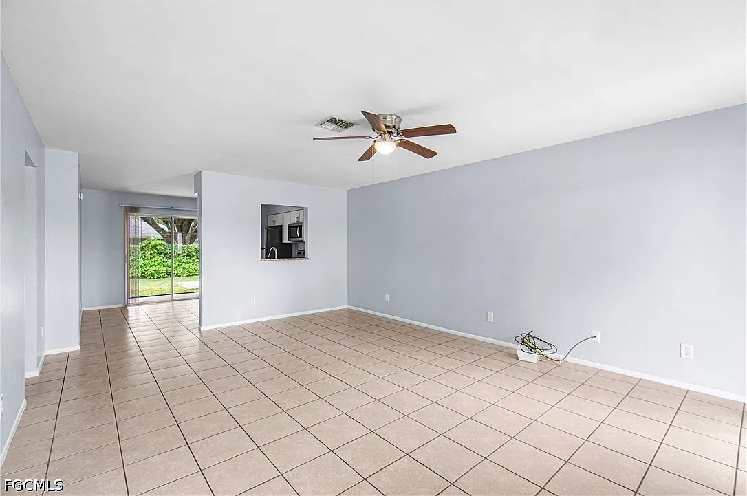 2 bed, 1.0 bath, 896 sqft, $1,200 — Photo 4
