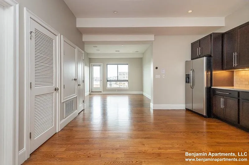2 bed, 1031 sqft, $4,650 — Photo 3