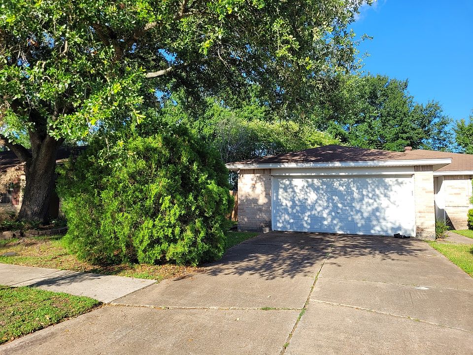 2nd image of 7302 Wovenwood Ln