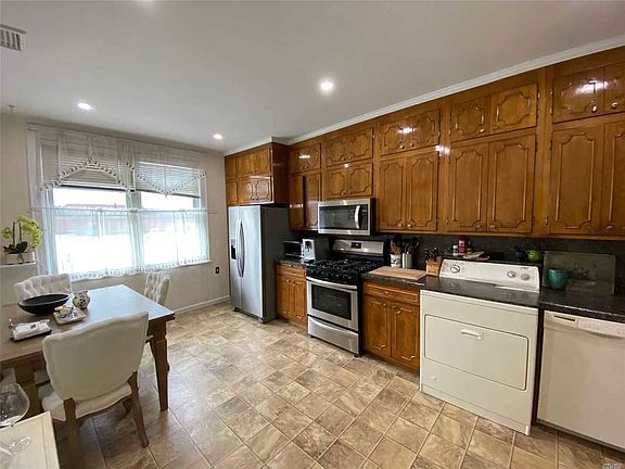 3rd image of 55-70 64th St #3