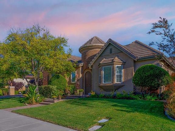 Front window is semi-detached casita/guest suite/in law unit.