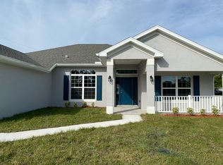 402 Avocado Ave, Sebastian, FL 32958