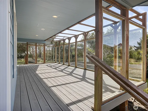 376 Sand Dune Avenue SW, Ocean Shores, WA 98569
