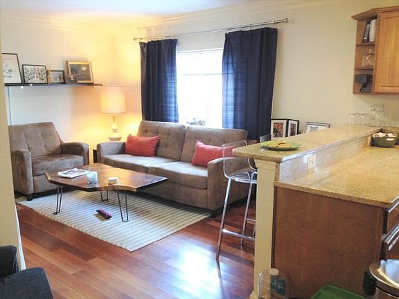 2nd image of 1219 Oronoco St APT 304