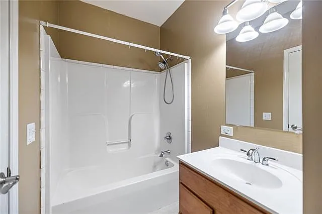 324 Fountains Park Blvd — Photo 7