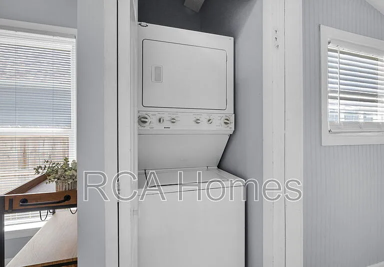 1011 E Raymond St — Photo 7