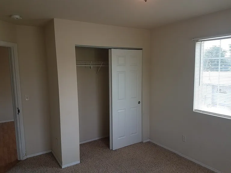 21 W Evergreen Dr — Photo 9