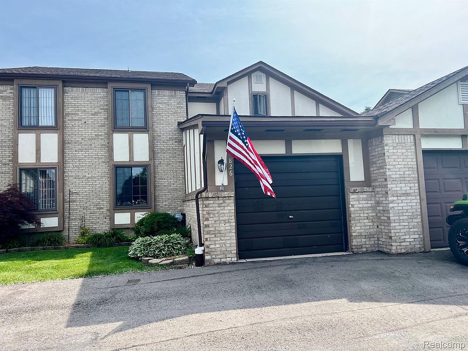 1st image of 826 Country Club Dr