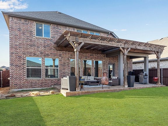 2nd image of 905 Bent Brook Rd