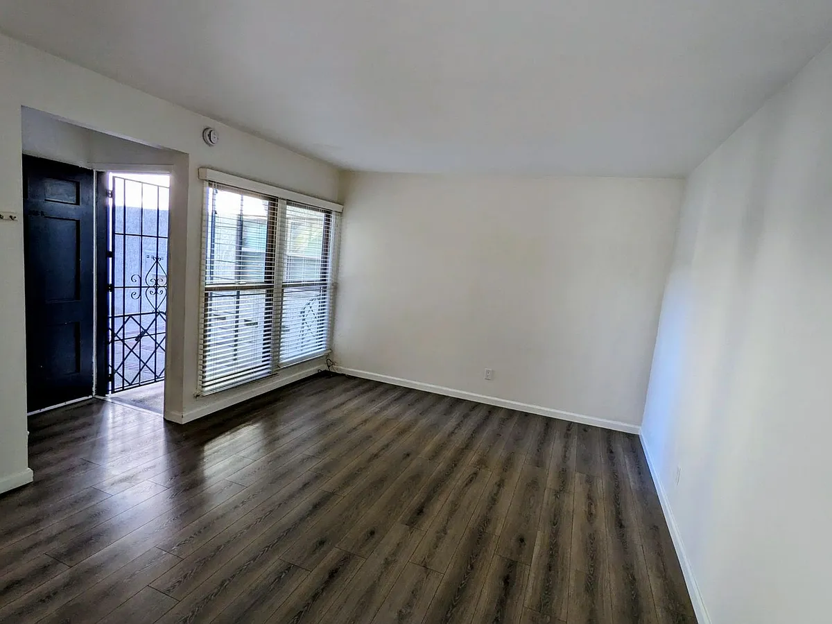 Building Photo - 208 Granada Ave