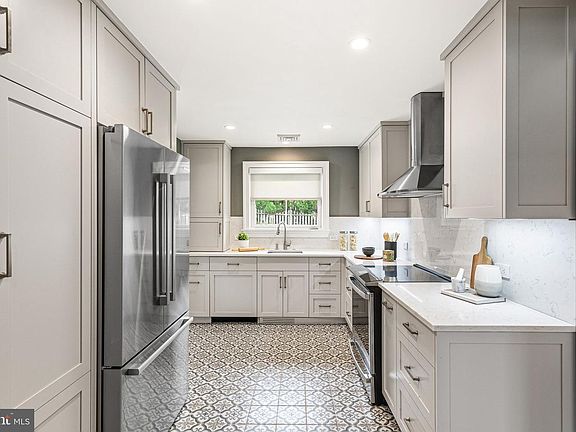 5th image of 332 Overhill Rd