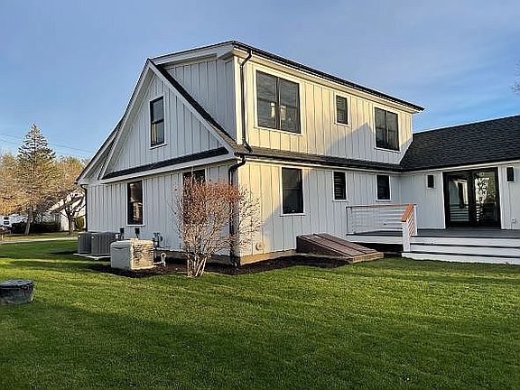 4th image of 2055 Grand Ave