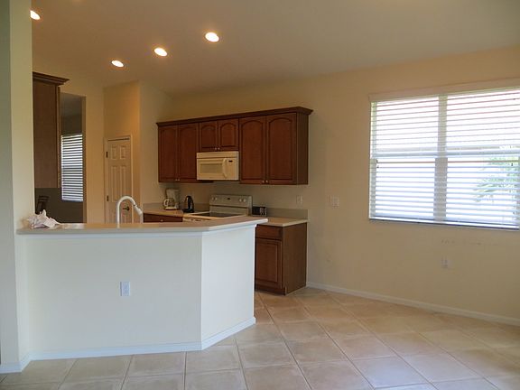 5th image of 6846 Ascot Dr Unit 201