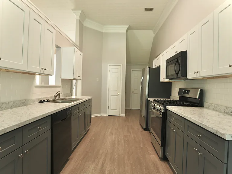 2436 Moultrie Ct — Photo 2