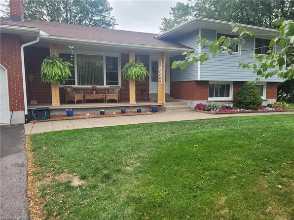 54 Valley Rd, Saint Catharines, ON L2S 1Y6