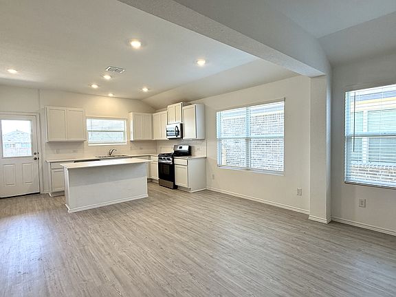 4th image of 273 Sormonne Loop