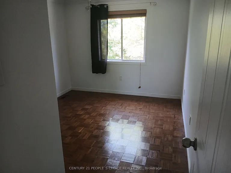 31 Moss Pl — Photo 8