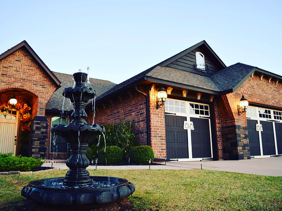 SPECTACULAR CUSTOM HOME