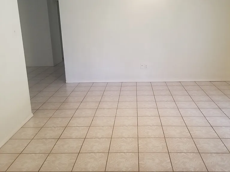 7833 S Phillips Ave — Photo 3