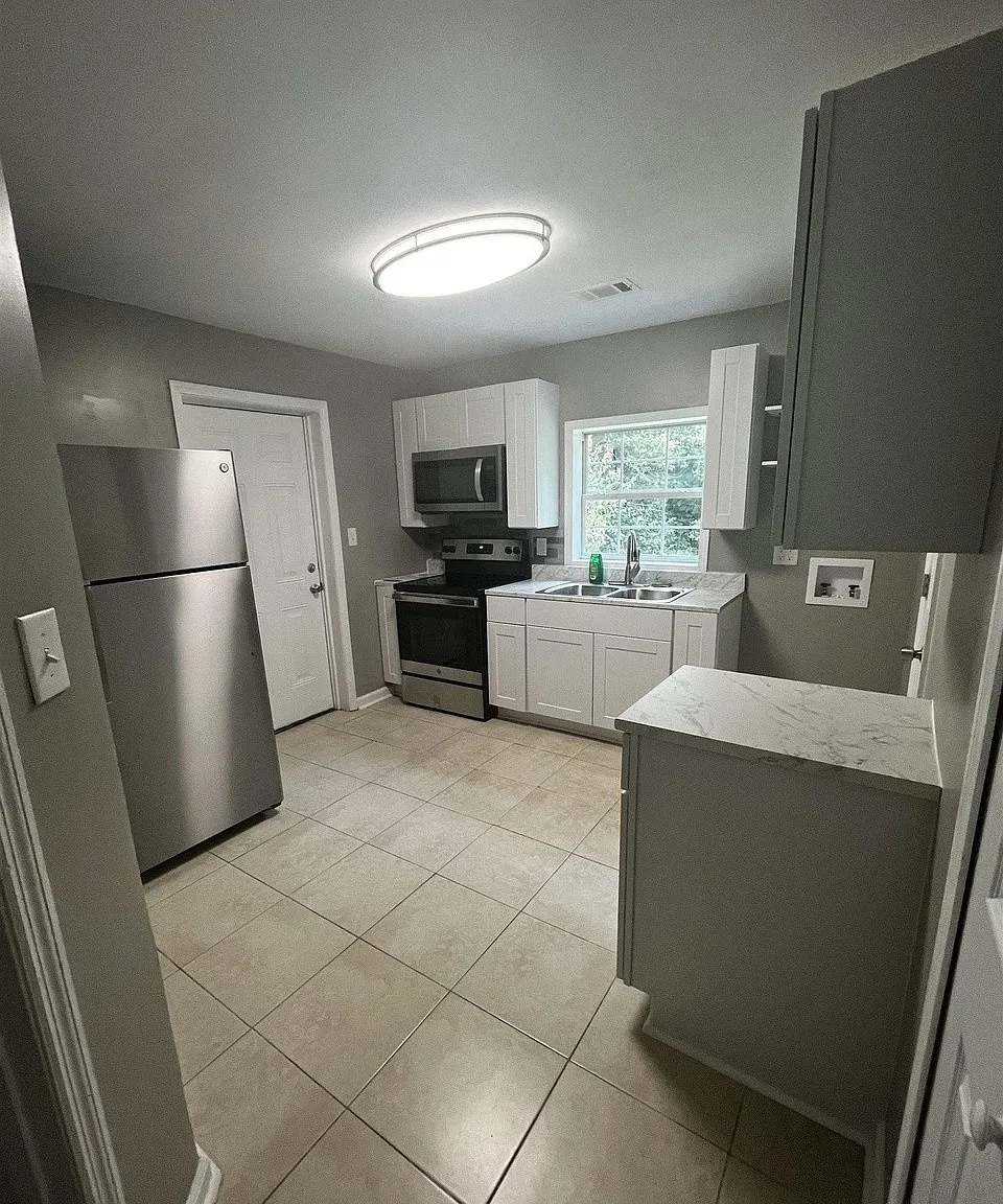 805 S 3rd St — Photo 3