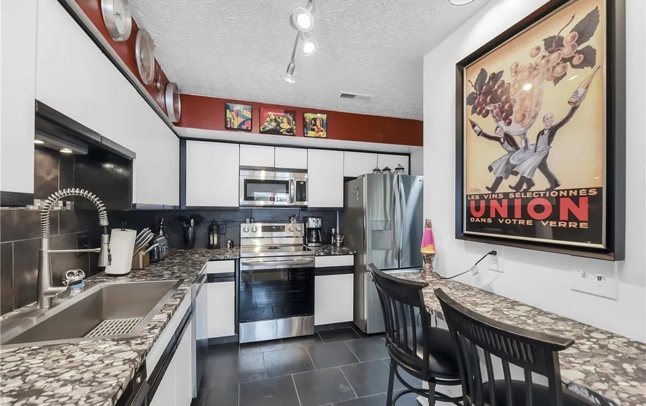 2 bed, 1098 sqft, $1,600 — Photo 4