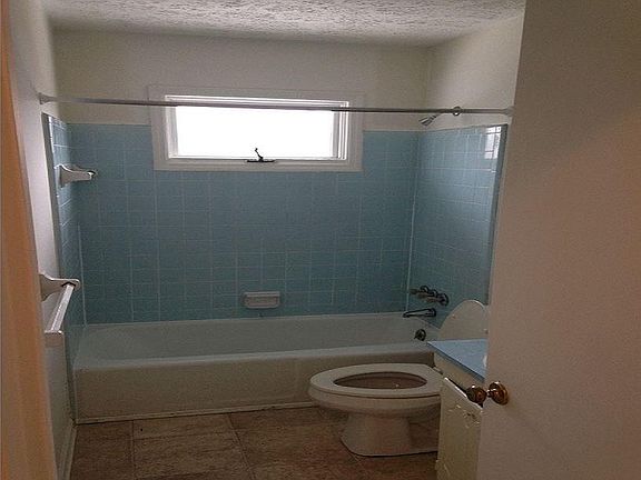 5th image of 321 E Tiverton Way