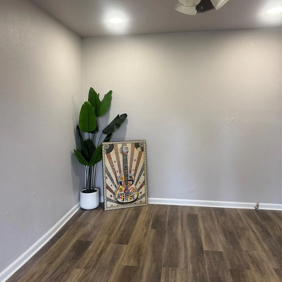 3 bed, 1.0 bath, 1020 sqft, $1,600 — Photo 2