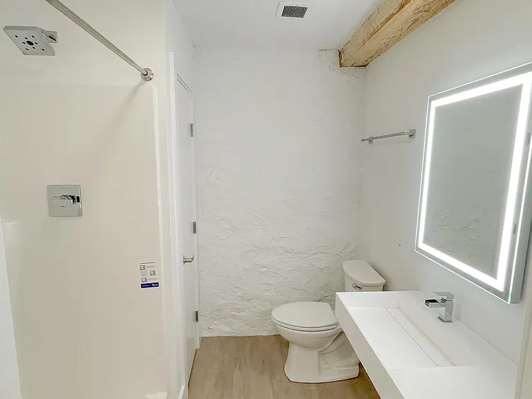425 N Prince St #6 — Photo 4