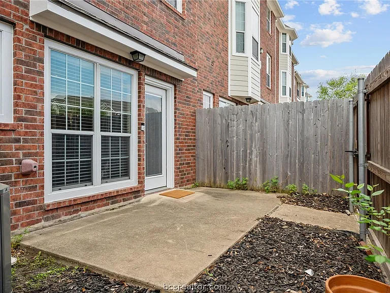 305 Holleman Dr E #205 — Photo 14
