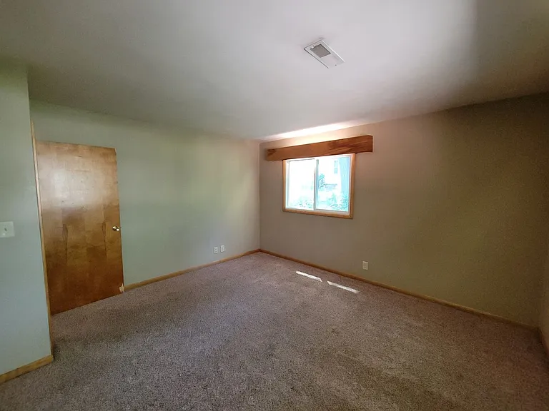College St 1103 — Photo 25