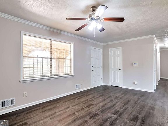 4th image of 2912 Knollview Dr