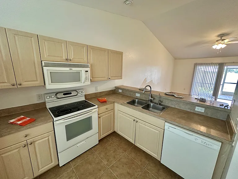 2306 NE 16th Ter #2306 — Photo 12