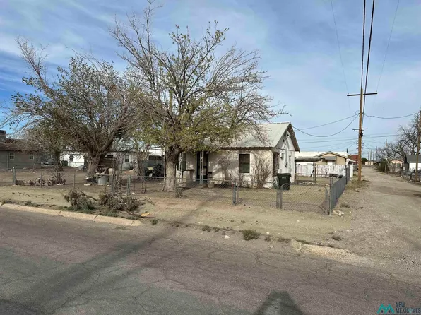 104 S Olive St, Carlsbad, NM 88220