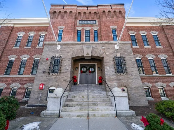 76 Court St APT 4, Plymouth, MA 02360