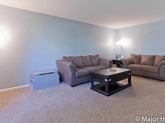 4th image of 2504 Village Dr SE