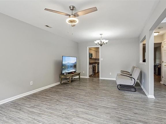 3rd image of 23 Madrone Pl