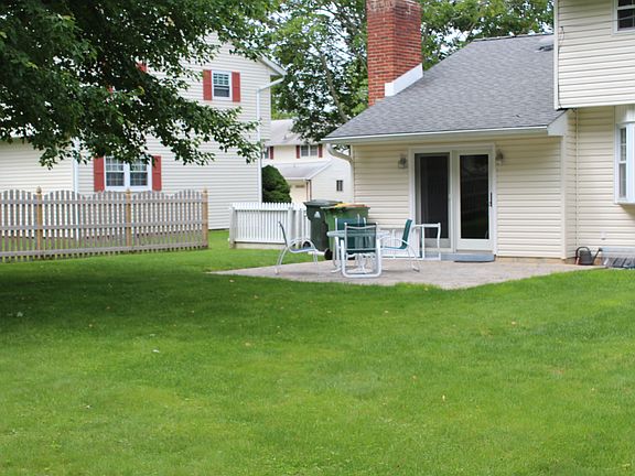 5th image of 207 Vassar Dr