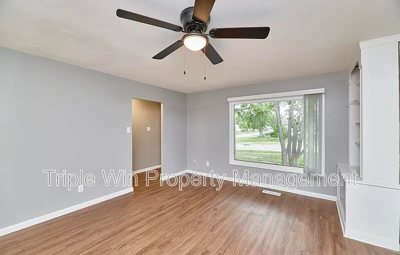 3 bed, 2.0 bath, 1189 sqft, $1,850 — Photo 3