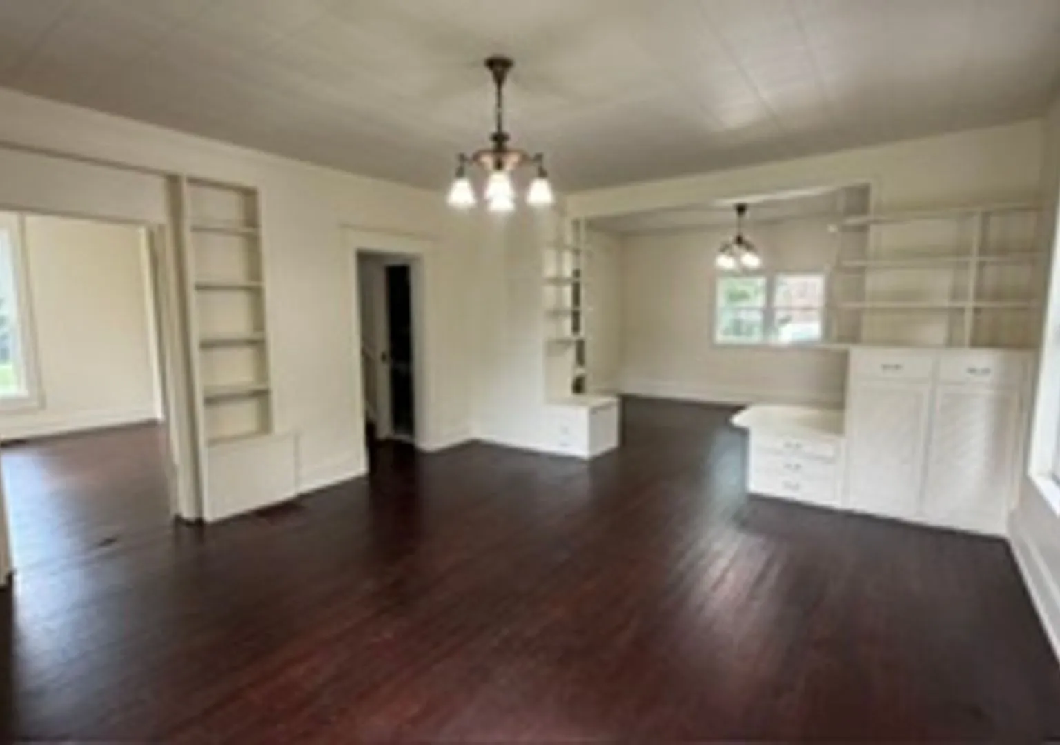 5-Bedroom Home Available in Bristol — Photo 3
