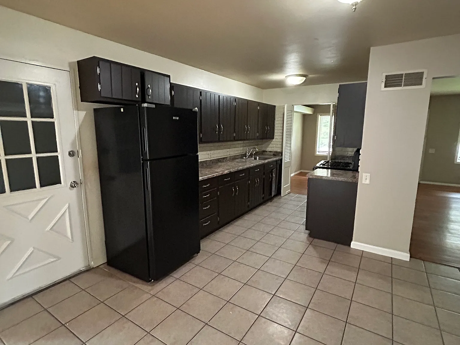 3 bed, 1463 sqft, $1,450 — Photo 2
