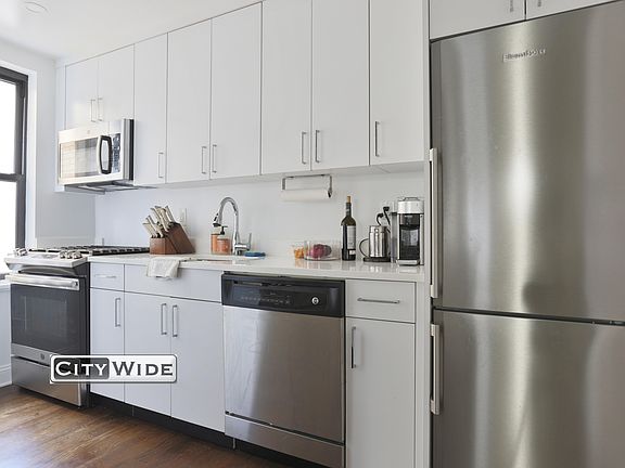 5th image of 137 E 38th St APT 5A